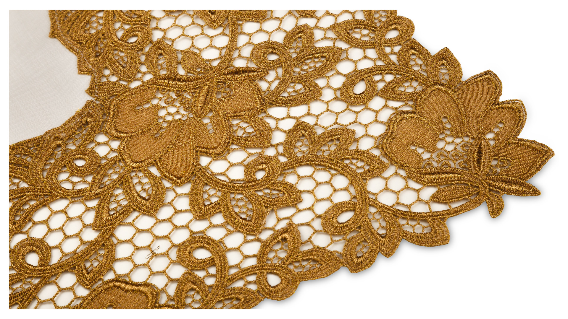Скатерть Weissfee Версаль 170х170 см, лен, белая, кружево античное золото