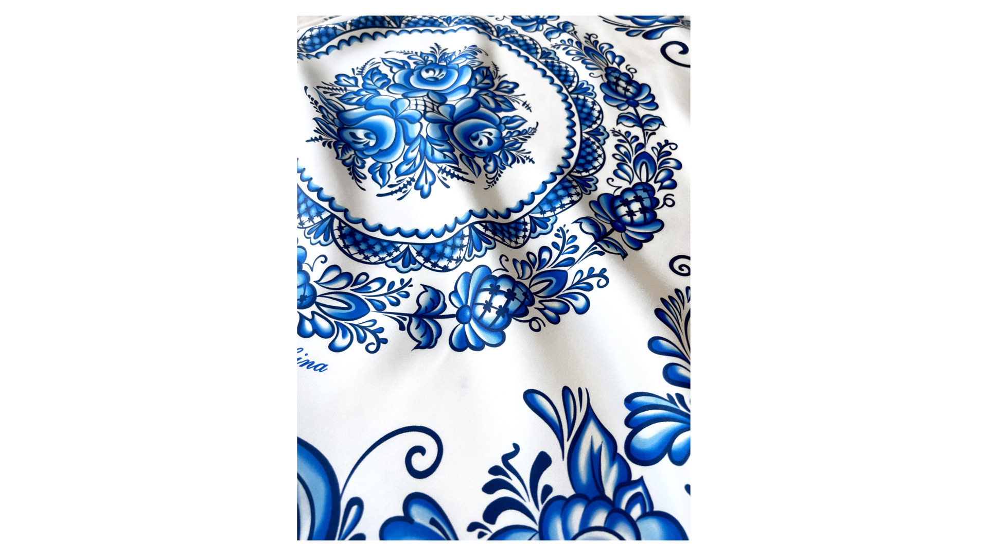 Платок сувенирный Русские в моде Гжель 90х90 см, шелк, вискоза, ручная подшивка
