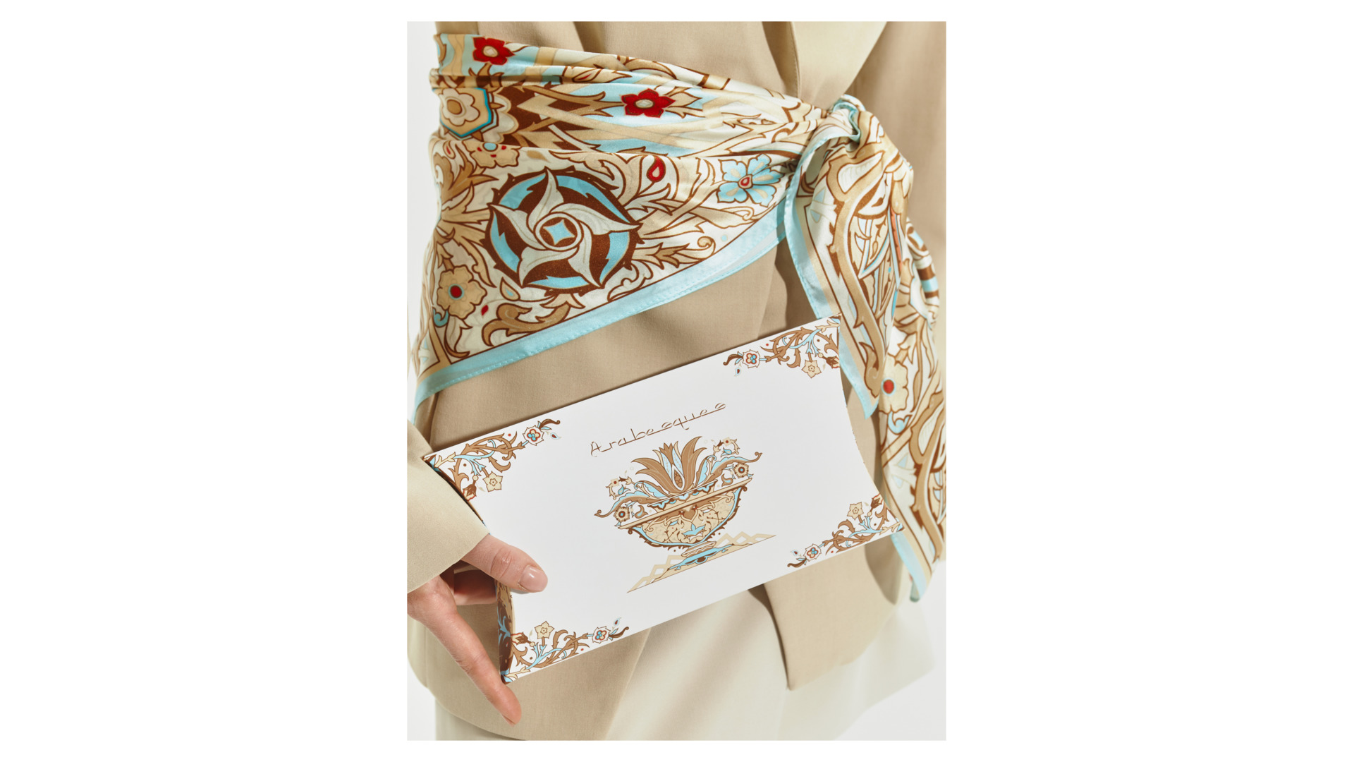 Платок сувенирный Русские в моде Арабески в жемчужном 90х90 см, шелк, ручная подшивка