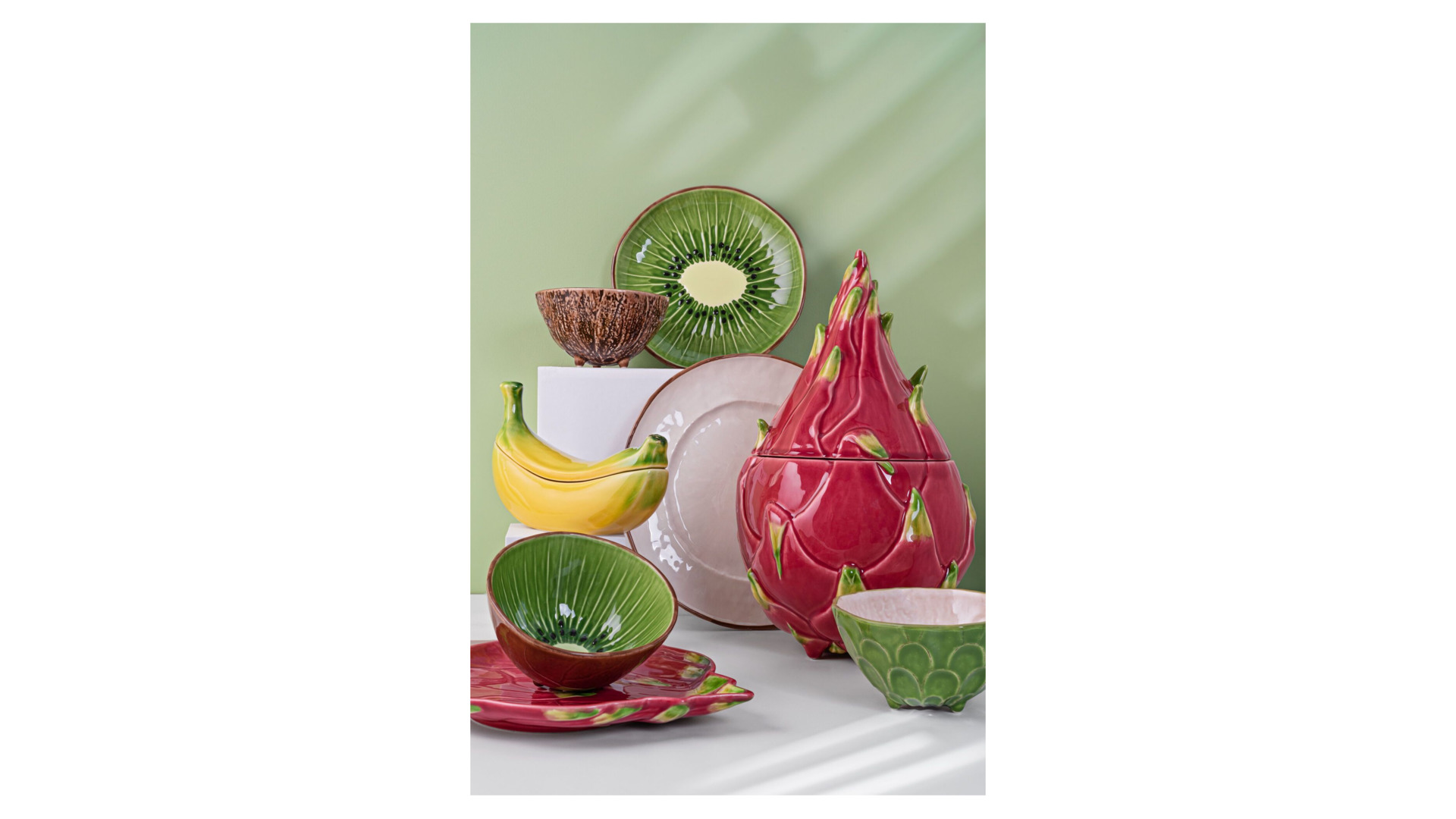 Тарелка обеденная Bordallo Pinheiro Тропические фрукты Кокос 27,5 см, керамика